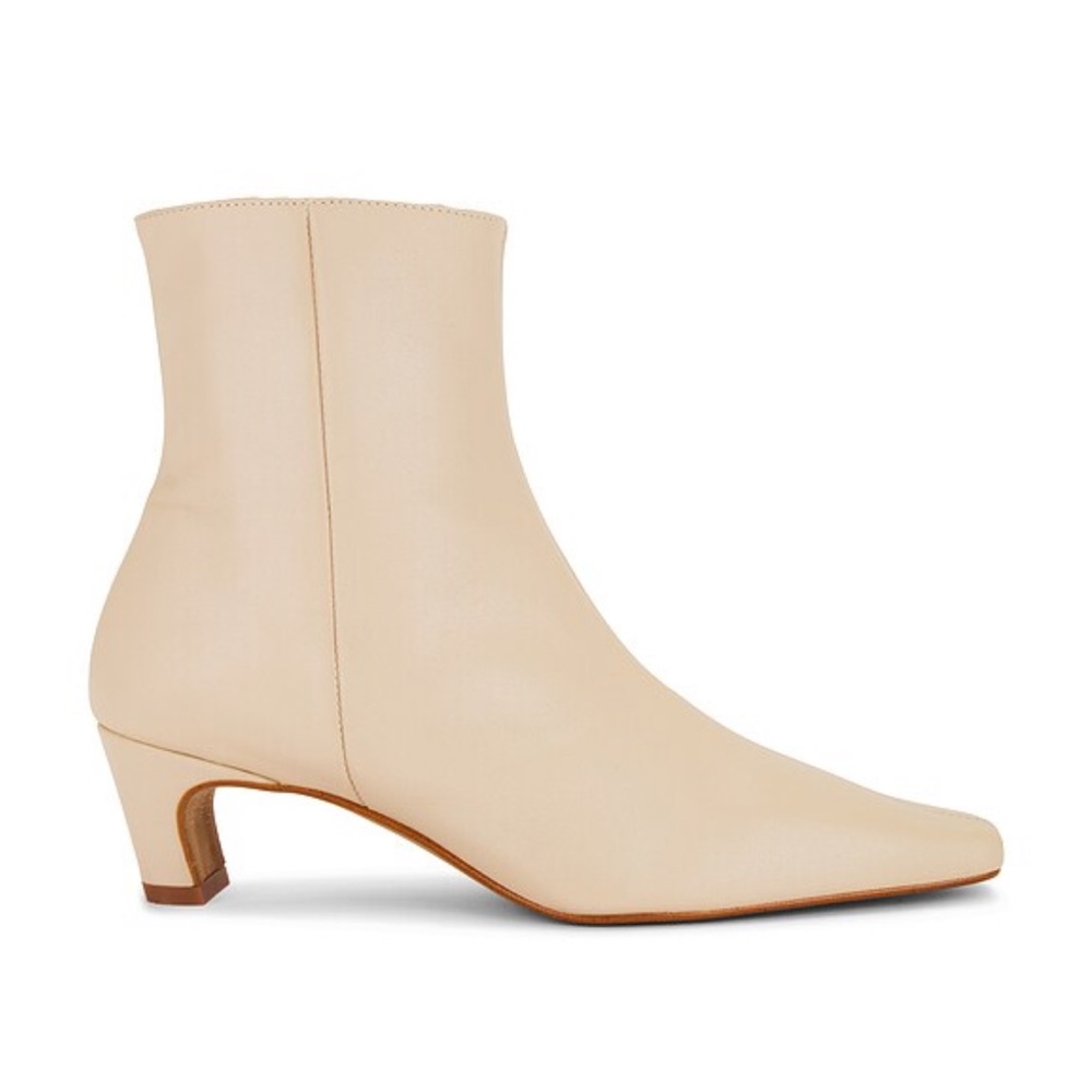 Intentionally Blank Lexi Boot in Oatmilk Sz 8